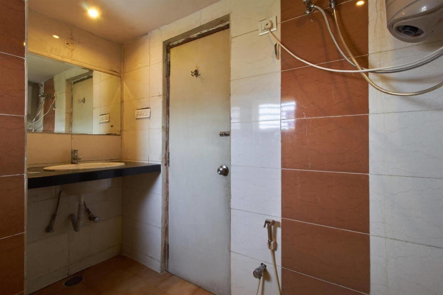 היידראבד Fabhotel Royal Residency II - Nr Lakdikapul Metro Station מראה חיצוני תמונה